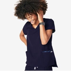 Figs Gaya 5 pocket scrub top, navy with camp, small